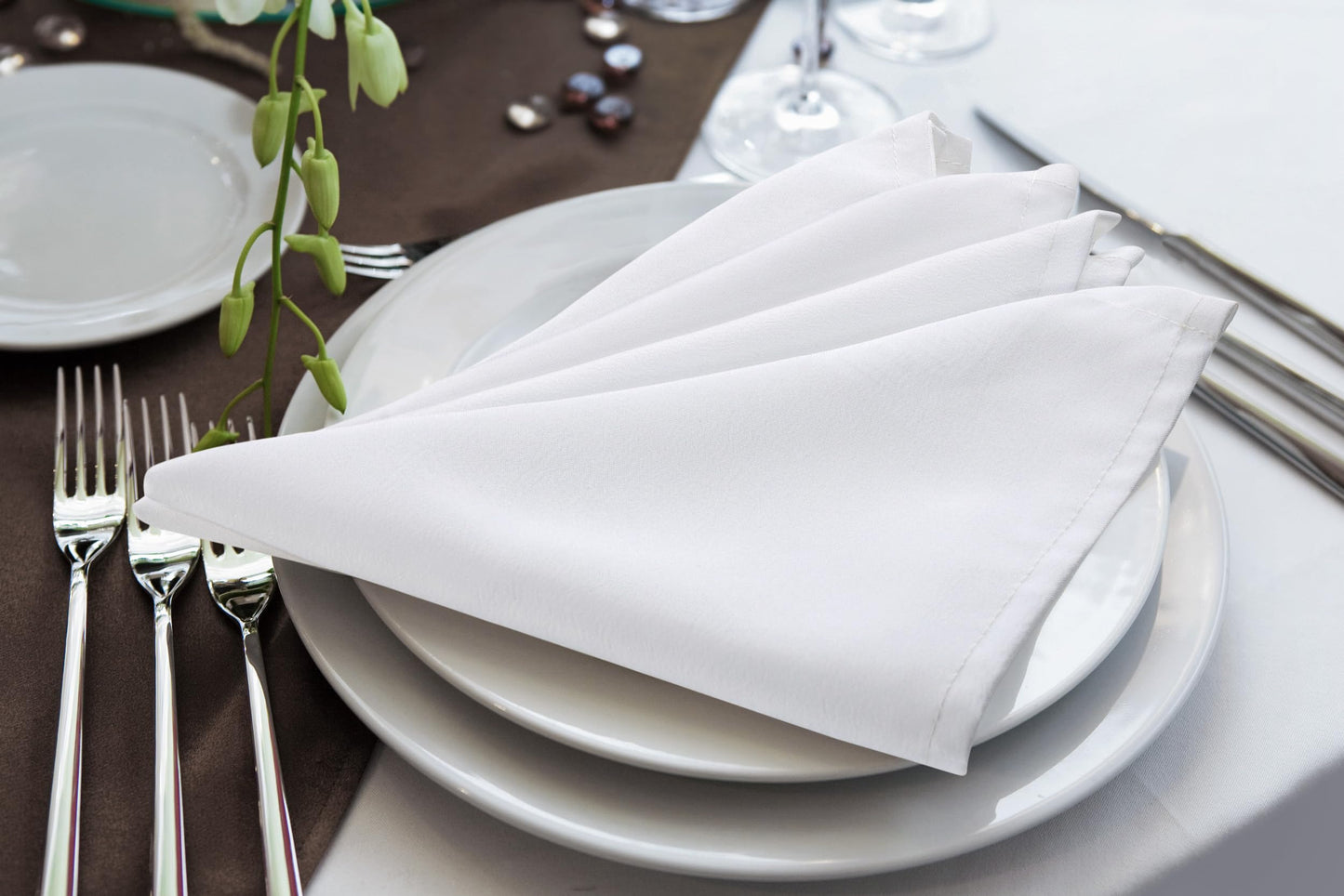 Utopia Home [24 Pack, White] Cloth Napkins 17x17 Inches, 100% Polyester Dinner Napkins with Hemmed Edges, Washable Napkins Ideal for Parties, Weddings and Dinners