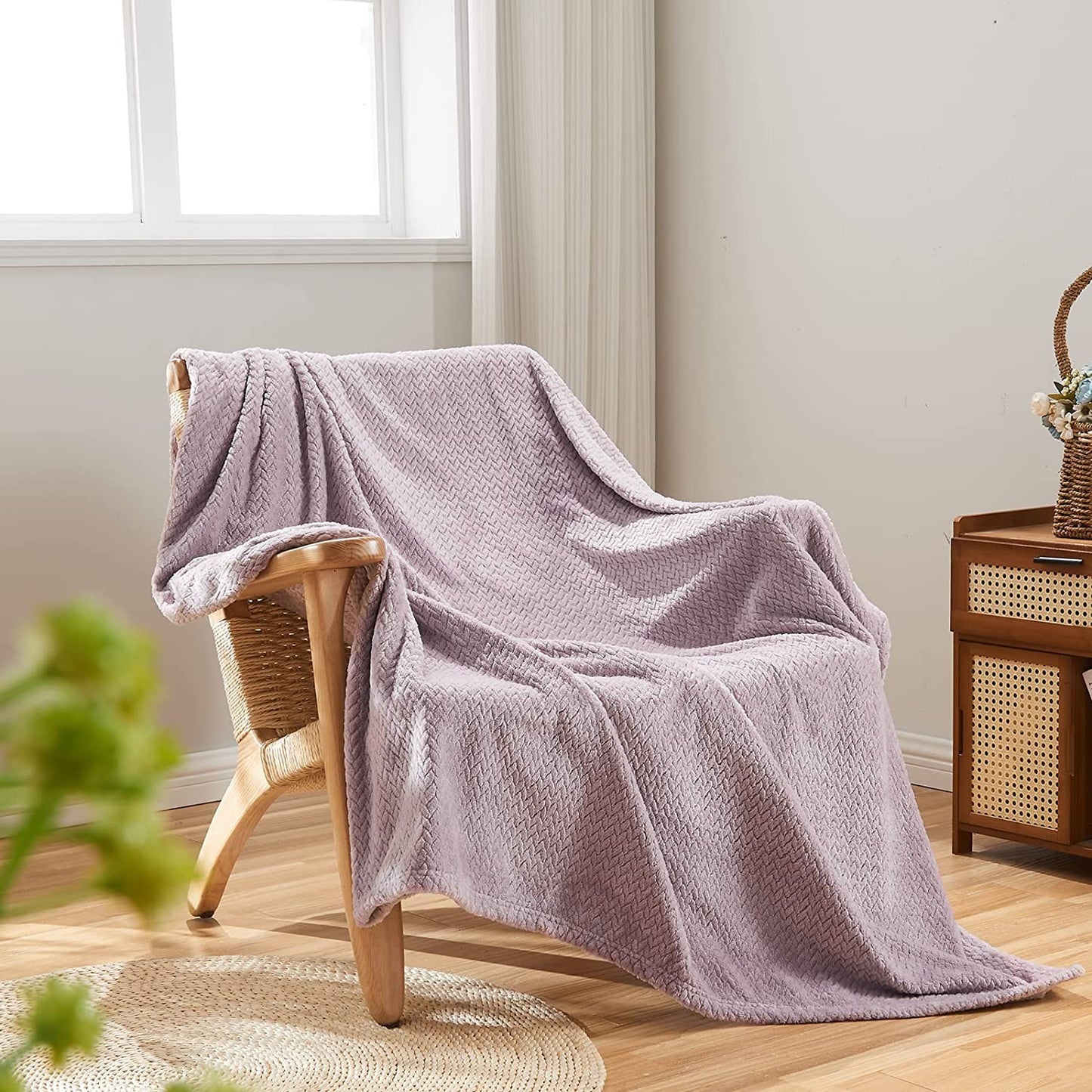 NEWCOSPLAY Super Soft Throw Blanket Light Purple Premium Silky Flannel Fleece Leaves Pattern Lightweight Bed Blanket All Season Use (Light Purple, Throw(50"x60"))